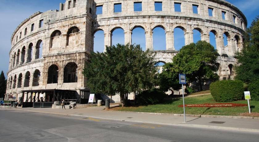 Ingrid * Pula